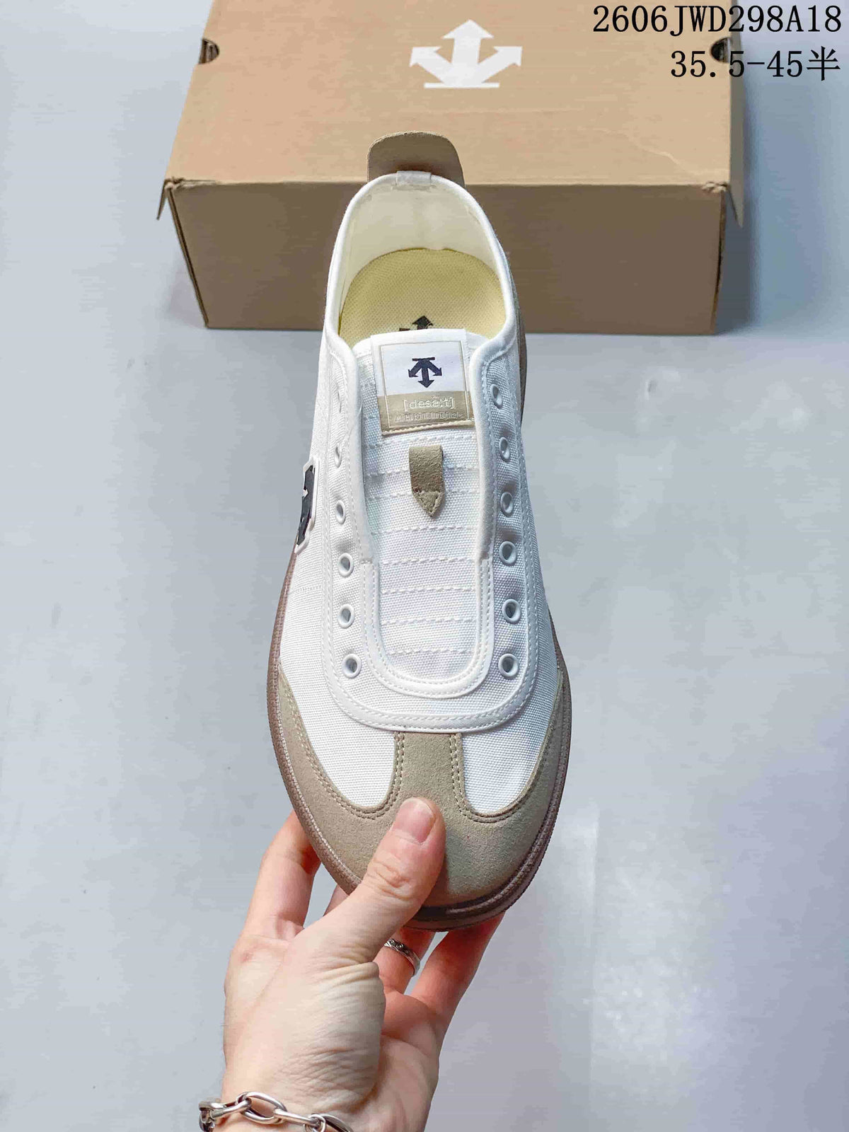 Top view showing the eyelet panel and beige toe overlays of a Descente sneaker