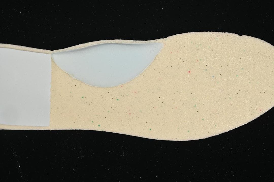 Close-up of the speckled insole underside