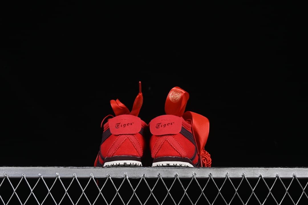 Rear view of the pair of red sneakers