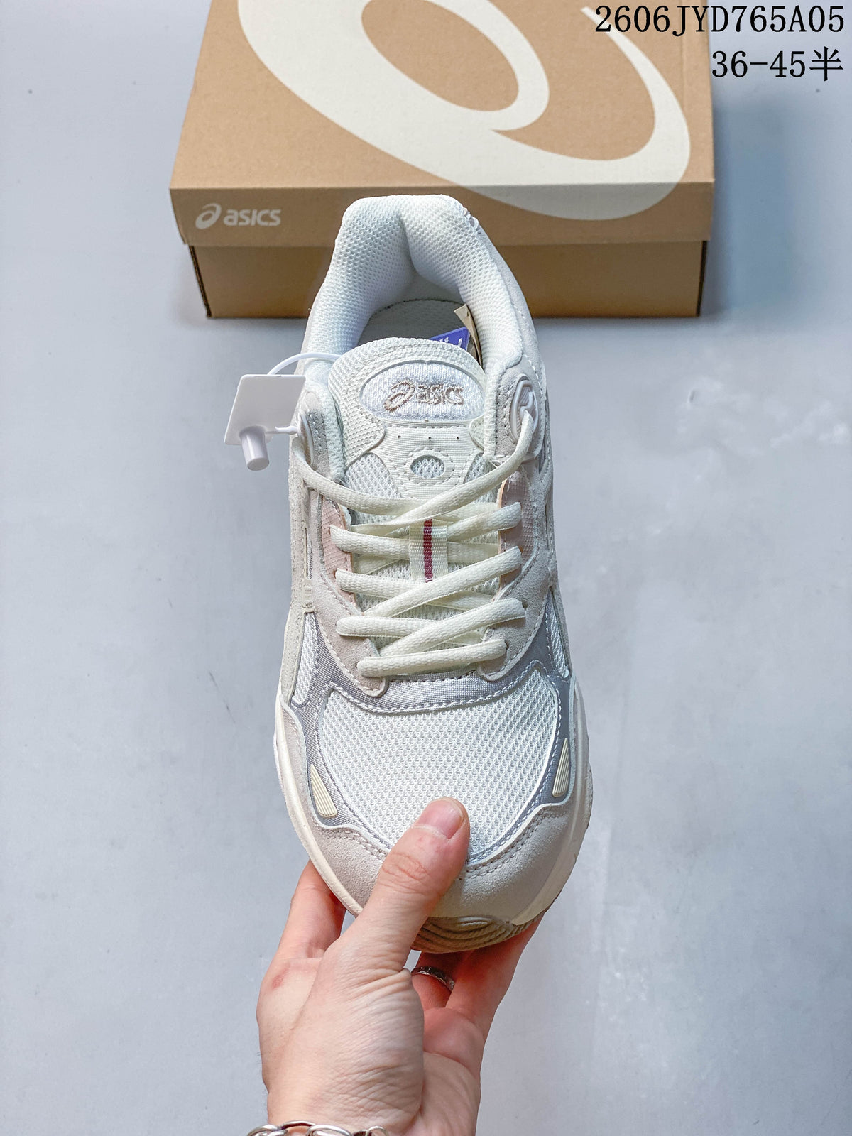 Top-down view of the sneaker showing the mesh toe, laces and layered upper