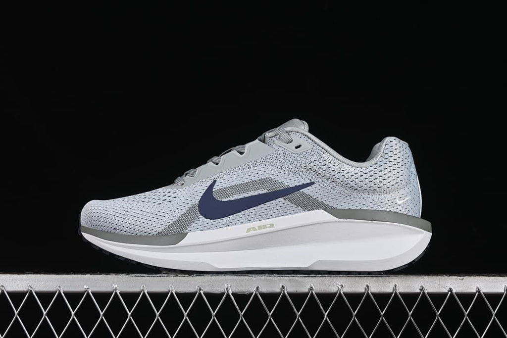 Side view of a light gray Nike Zoom Winflo 11 shoe with navy Swoosh and white midsole