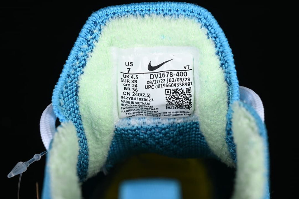 Close-up of the tongue label showing style code DV1678-400 and sample sizing.