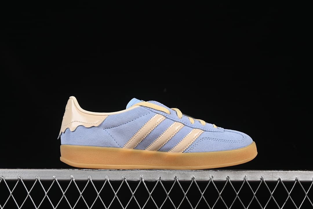 Side profile of the light blue sneaker with cream stripes and gum-colored sole