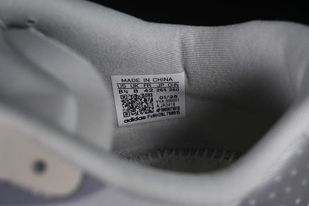Interior shoe size label showing US 8.5, UK 8, FR 42, JP 265, and CHN 260.