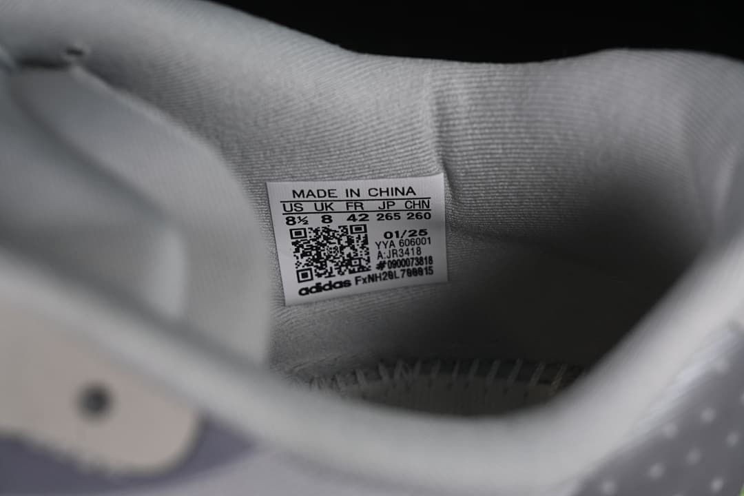 Interior shoe size label showing US 8.5, UK 8, FR 42, JP 265, and CHN 260.