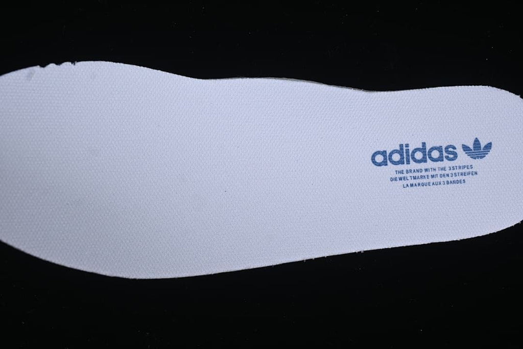 Close-up of the white branded insole