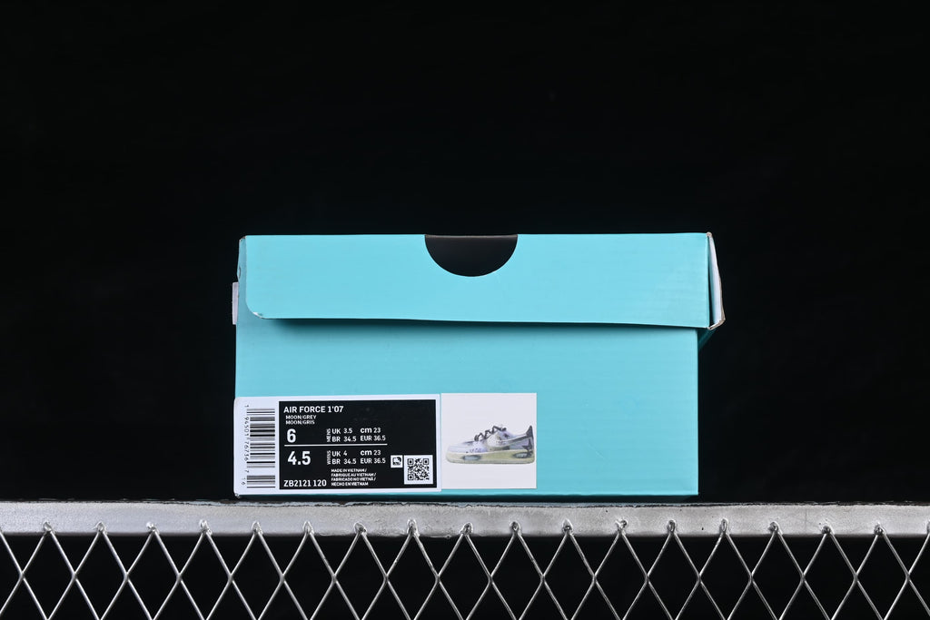 Shoebox label showing Air Force 1 '07, Moon/Grey color text, size and style code