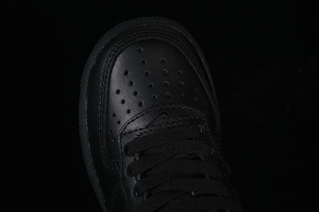 Top view of the perforated toe and laces