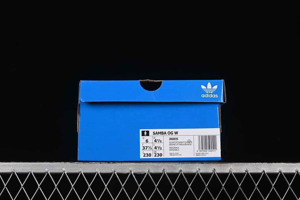 Blue shoe box label identifying Samba OG W, style JR0035, and sample size details