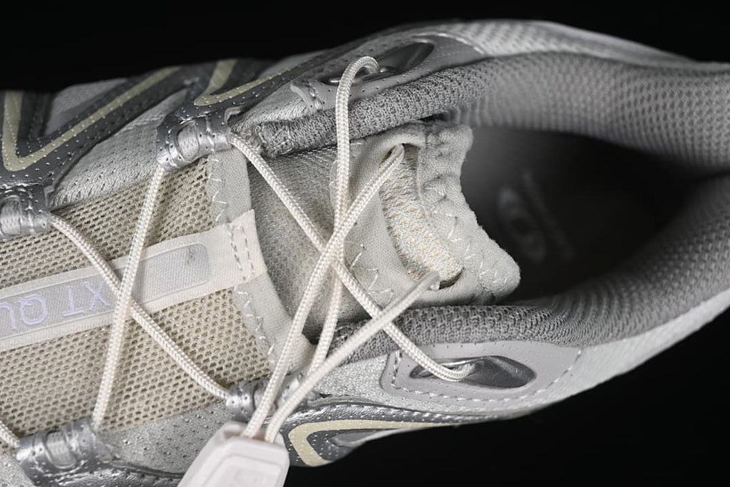 Close-up of the lace system, tongue, and padded interior.