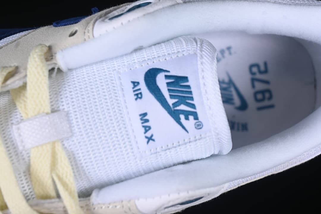 Tongue and insole branding detail