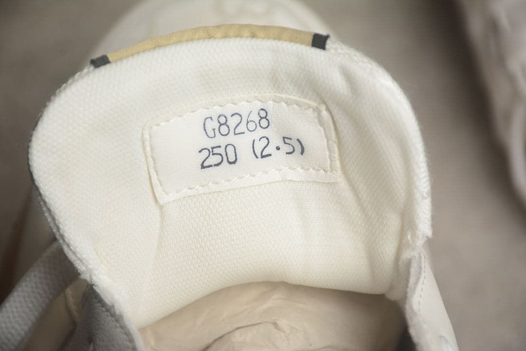 Sneaker tongue label marked 250 (2.5), showing the photographed sample sizing
