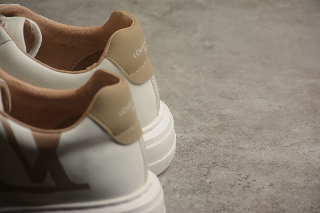 Close-up of tan heel panels and padded collars on the sneakers
