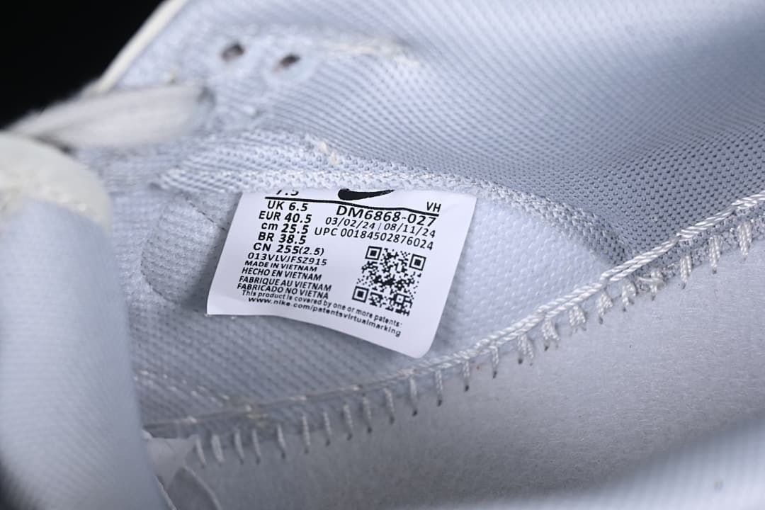 Interior size label showing EU 40.5 on the photographed shoe