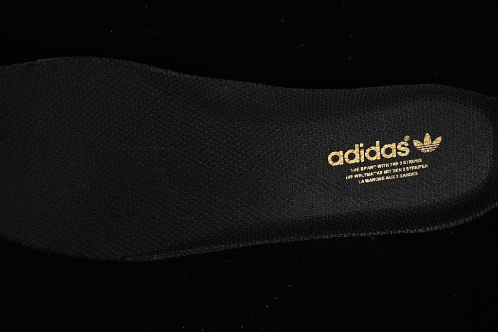 Close-up of the black insole with gold branding