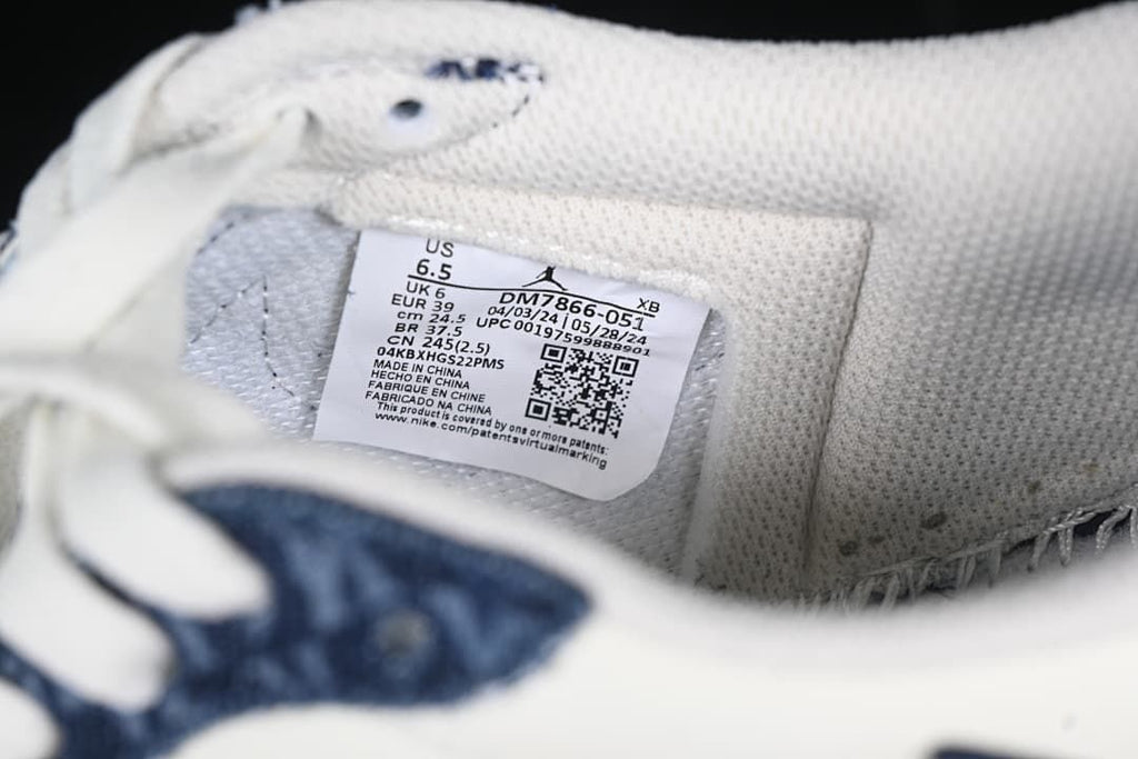 Interior size label showing EU 39 and US 6.5