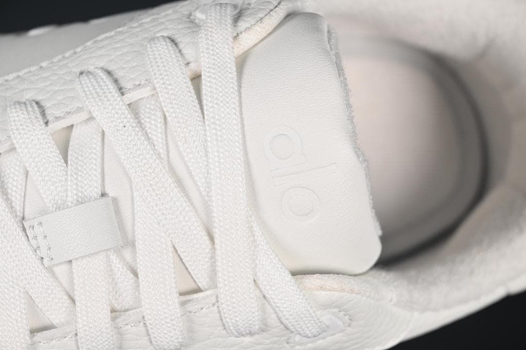 Close-up of the laces and tongue branding