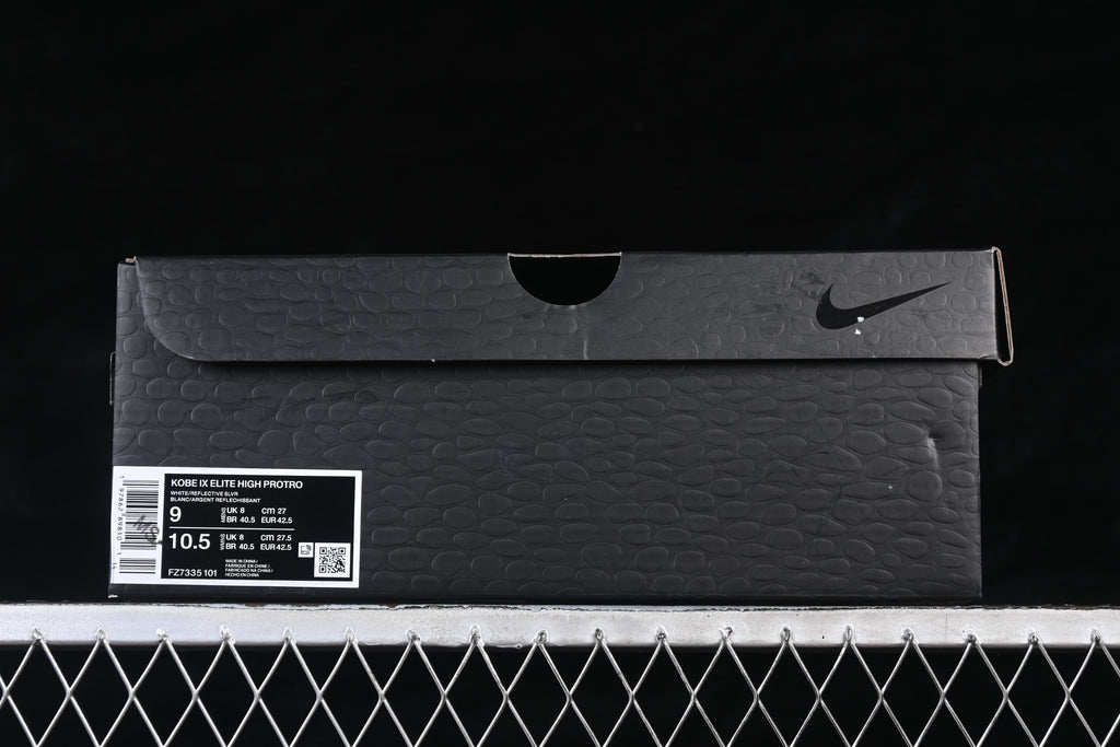 Black shoe box label showing model details, style code, and sample size markings.