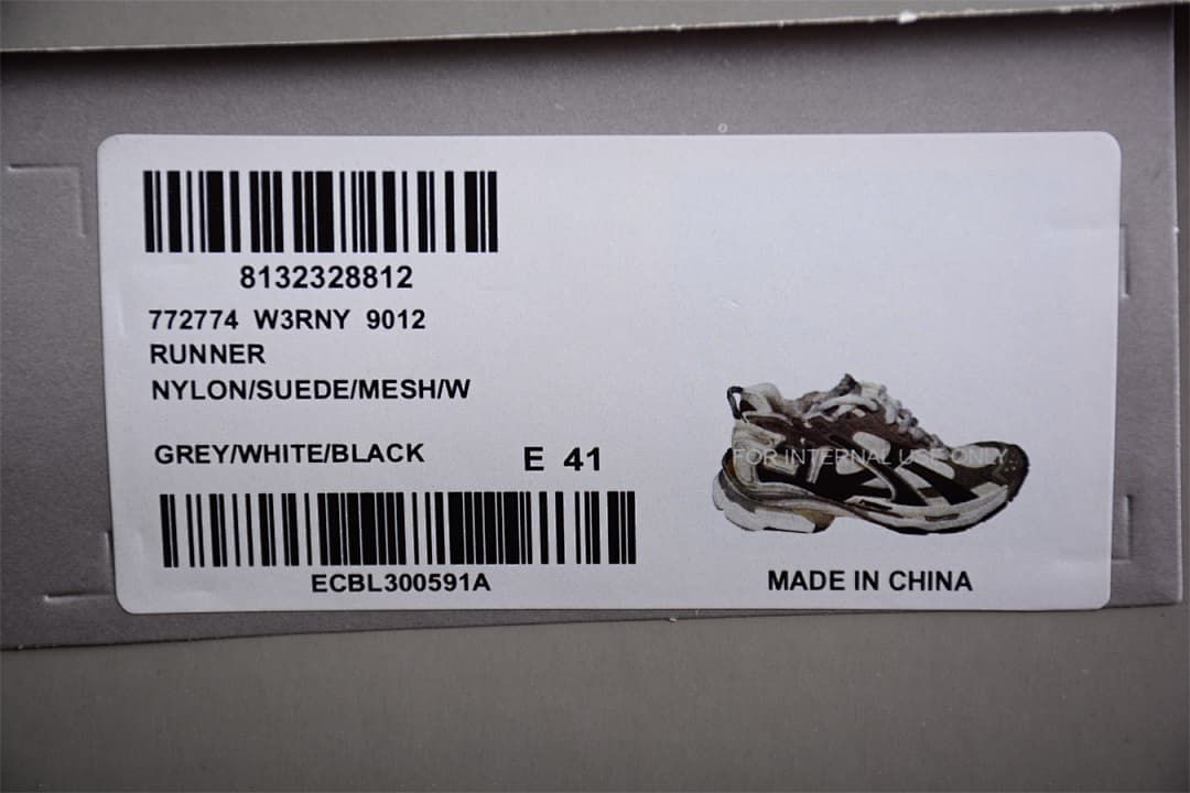 Box label showing Runner, style 772774, grey white black, and EU size 41