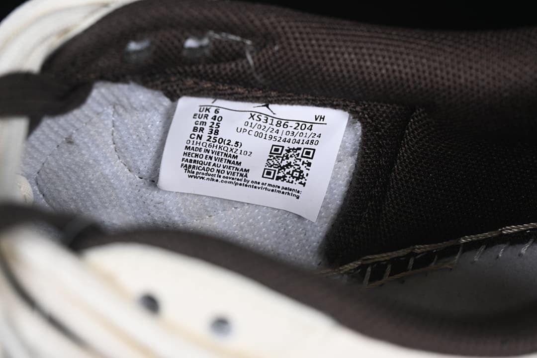 Interior size label showing UK 6, EU 40, and CM 25