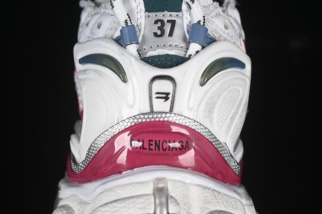Rear view of the sneaker showing the size marking 37 and pink heel panel