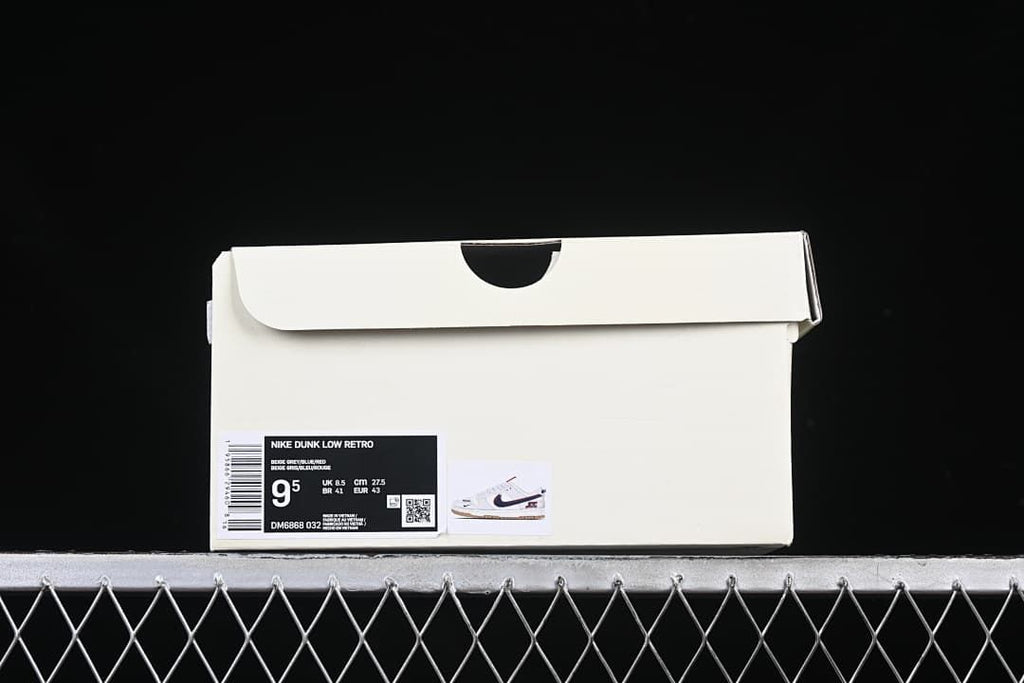 Shoebox label identifying Nike Dunk Low Retro, style code DM6868-032 and sample size EU 43.