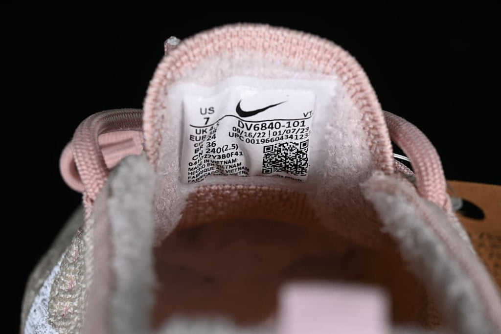 Close-up of the shoe tongue label showing the product code and sample size markings.