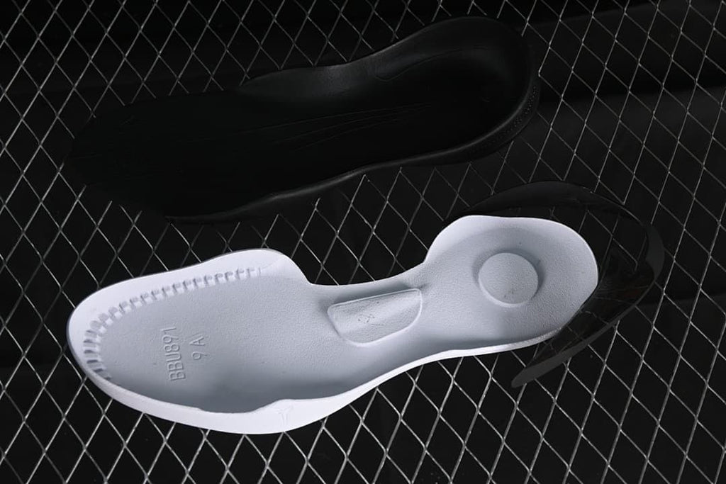 Kobe 8 shoe components shown with the insole and outsole