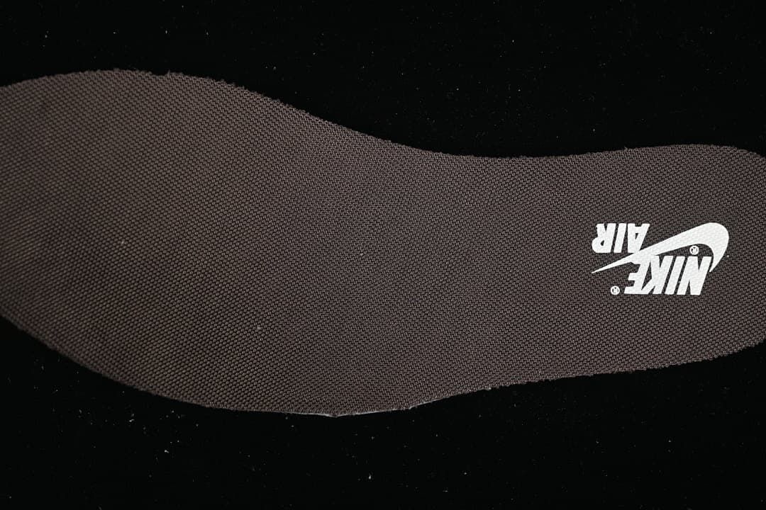 Dark insole with Nike Air branding