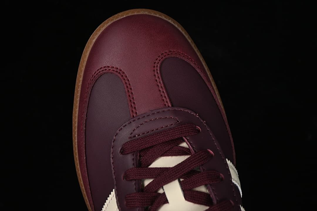 Top view of the burgundy toe and lace area