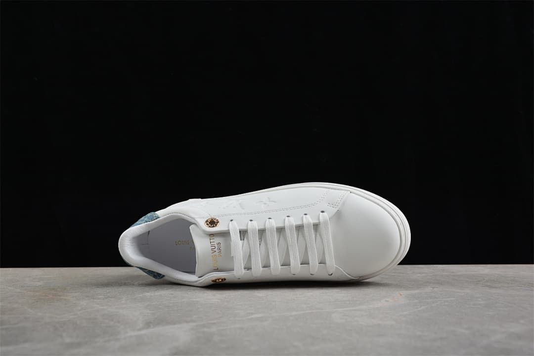 Top view of the white lace-up sneaker with blue heel detail