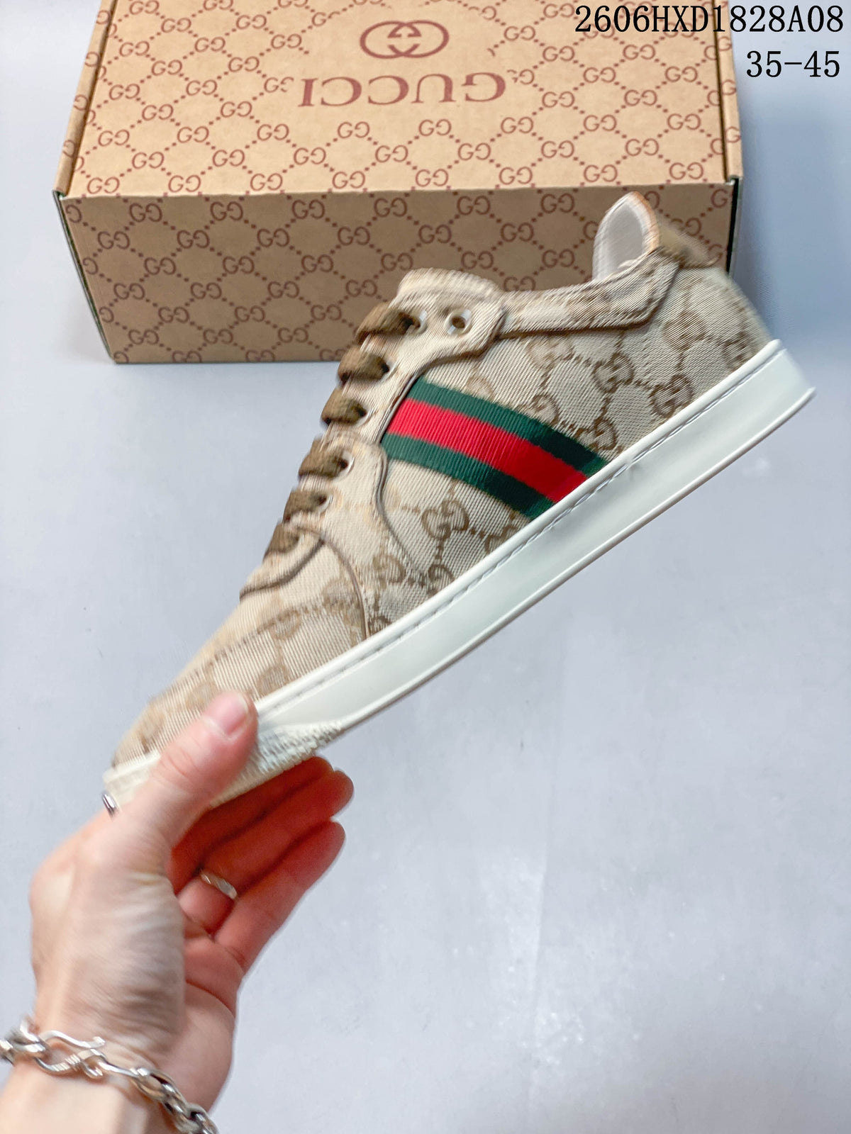 Side profile showing the patterned upper, green-and-red stripe, laces and off-white sole; the image overlay states 35–45