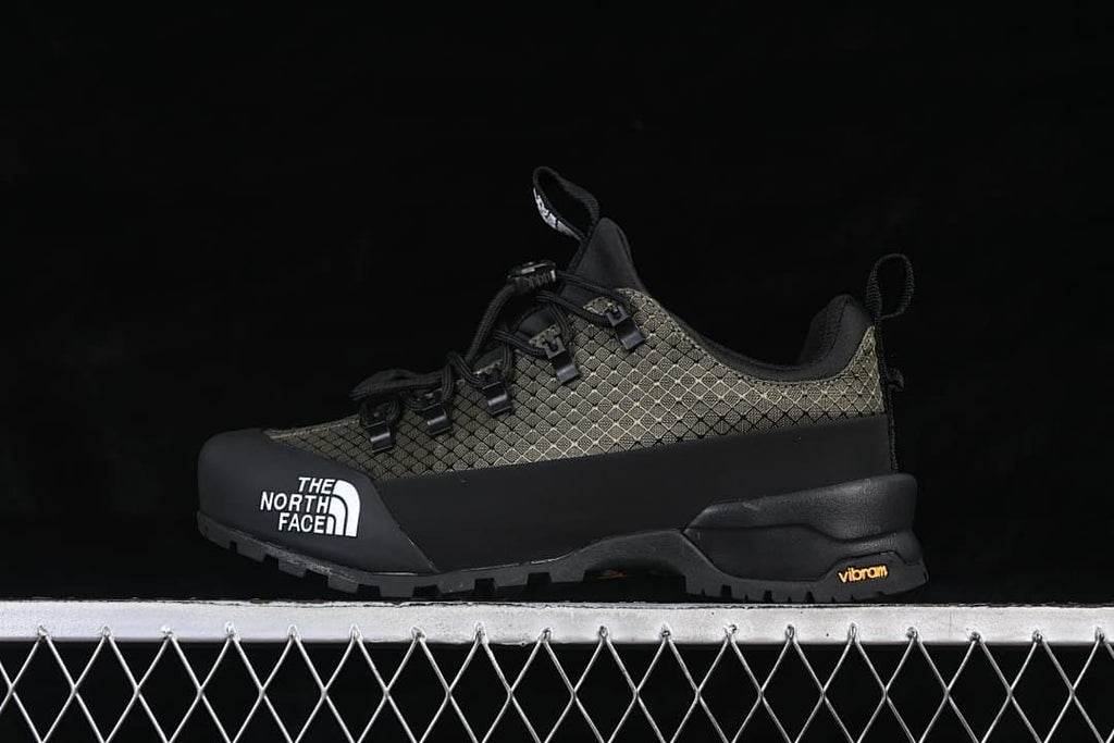 Side view of The North Face Glenclyffe Low in black and army green