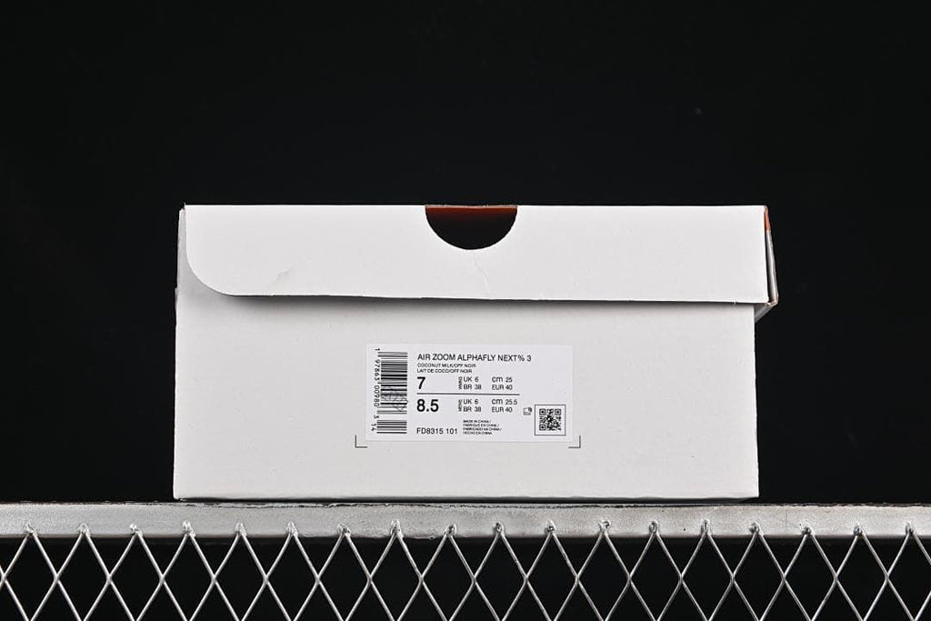 Shoebox label showing Nike Air Zoom Alphafly Next% 3 and size information