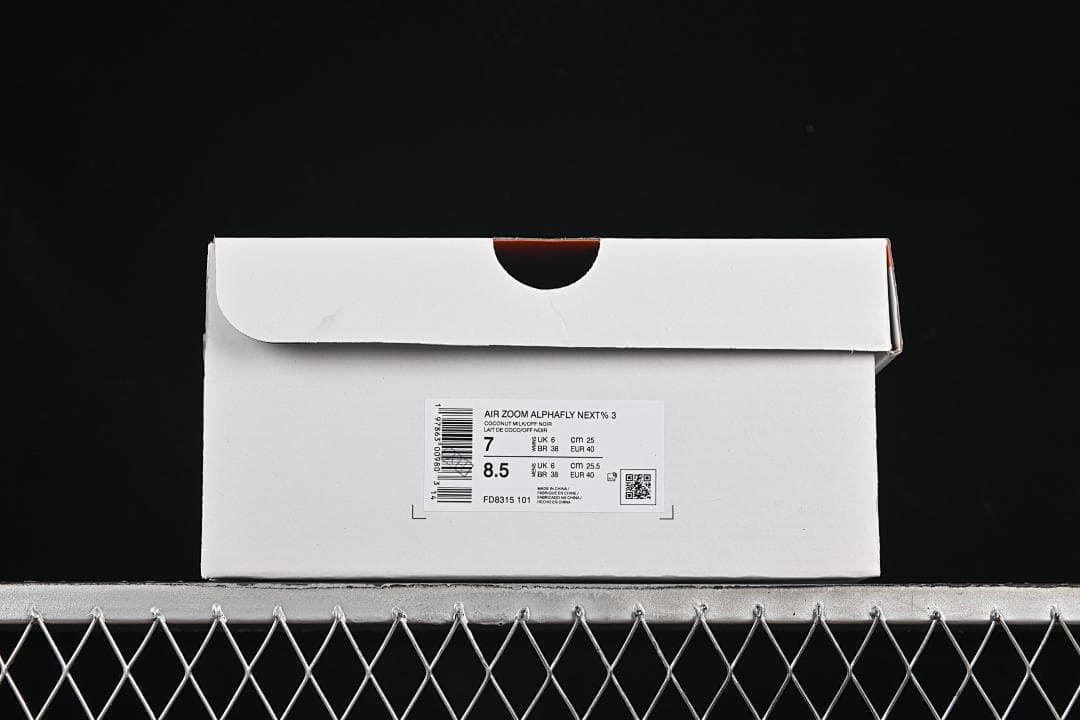 Shoebox label showing Nike Air Zoom Alphafly Next% 3 and size information