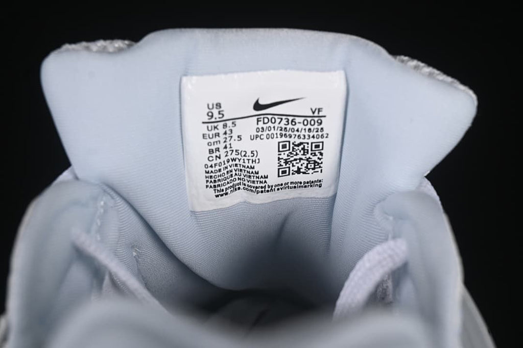 Tongue size label showing a photographed sample in EU 43