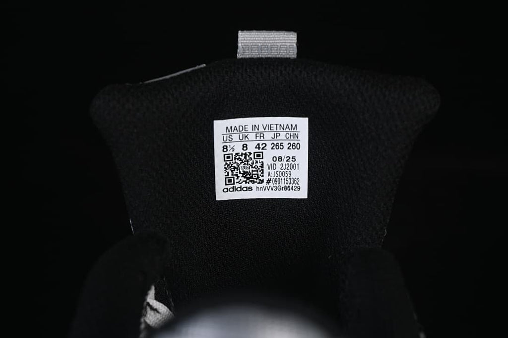 Tongue size label showing EU size 42 and model JS0059