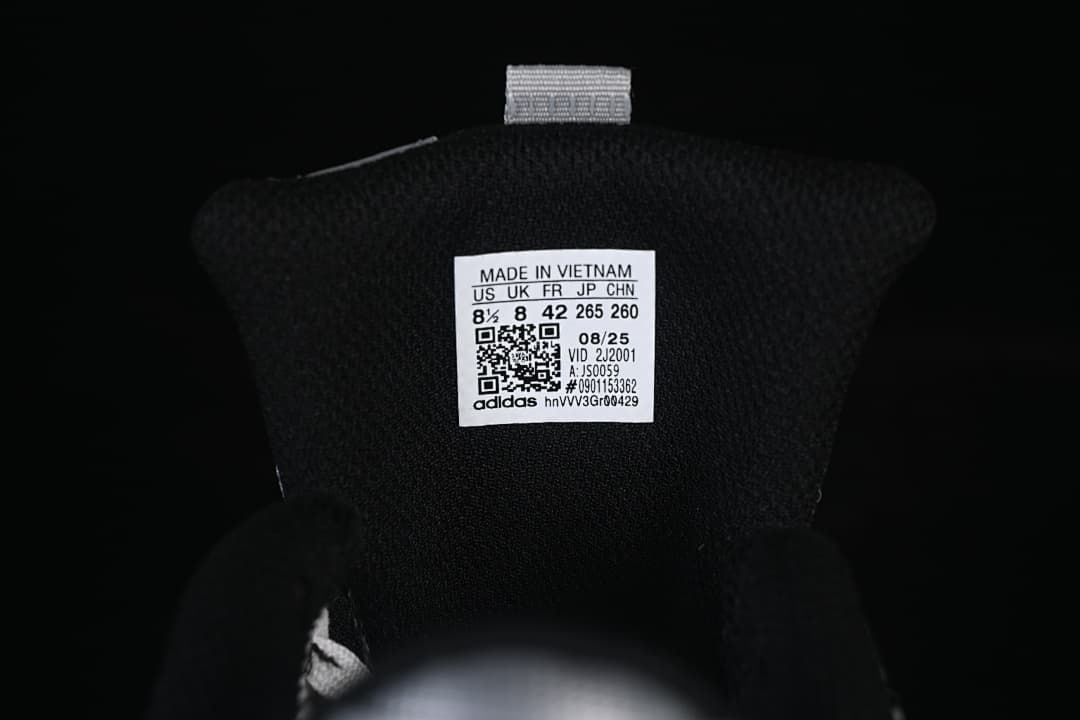 Tongue size label showing EU size 42 and model JS0059