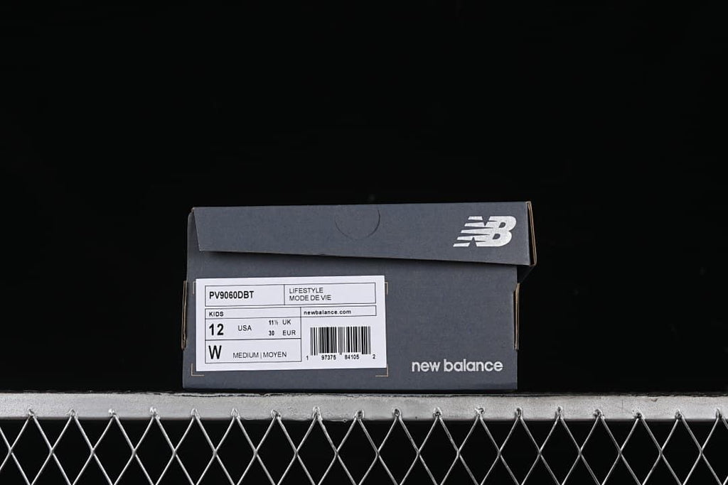 Shoebox label identifying the 9060 kids style and photographed size