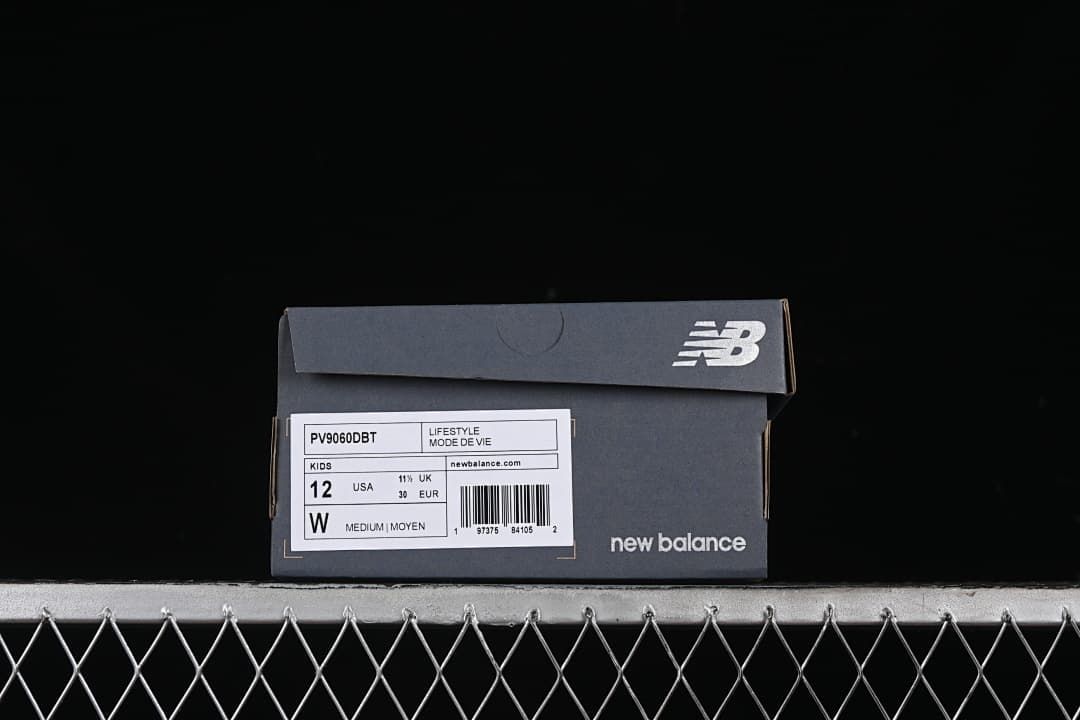 Shoebox label identifying the 9060 kids style and photographed size