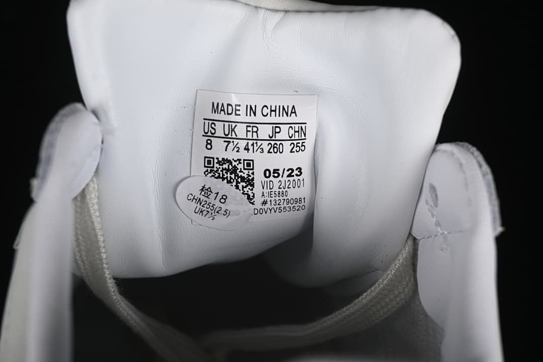 Tongue size label showing US 8, UK 7.5, FR 41 1/3, JP 260, and CHN 255