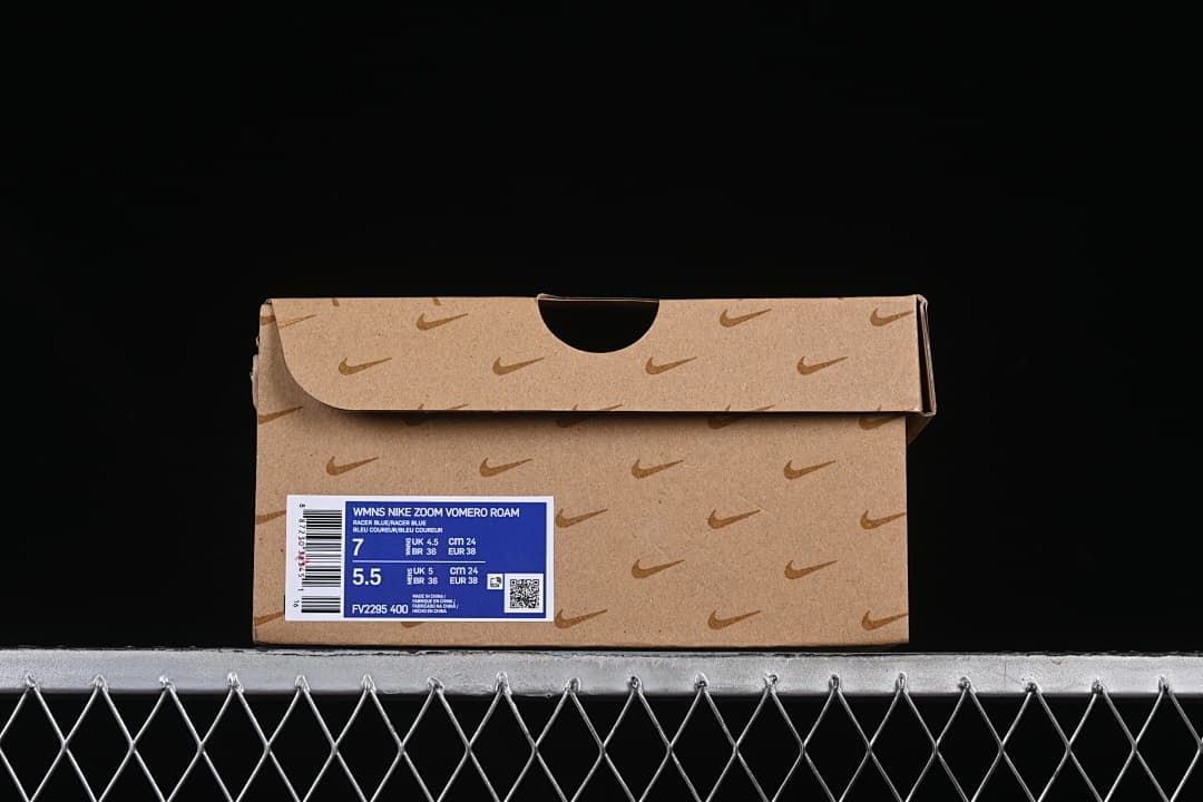 Shoebox label identifying the Nike Zoom Vomero Roam and showing sample sizes