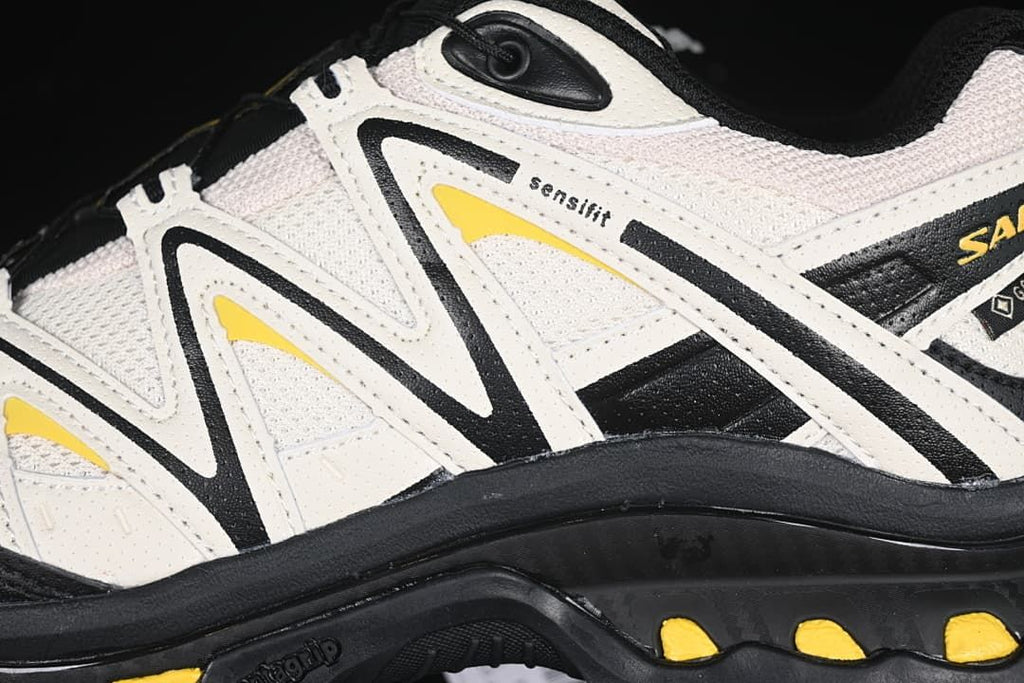 Close-up of the side panels and printed Sensifit marking.