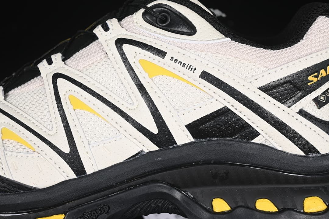 Close-up of the side panels and printed Sensifit marking.