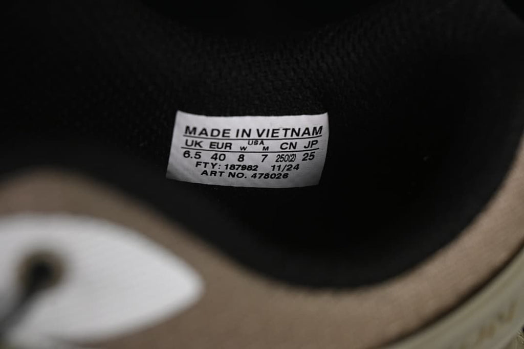 Interior size label showing EU 40 and style number 478026