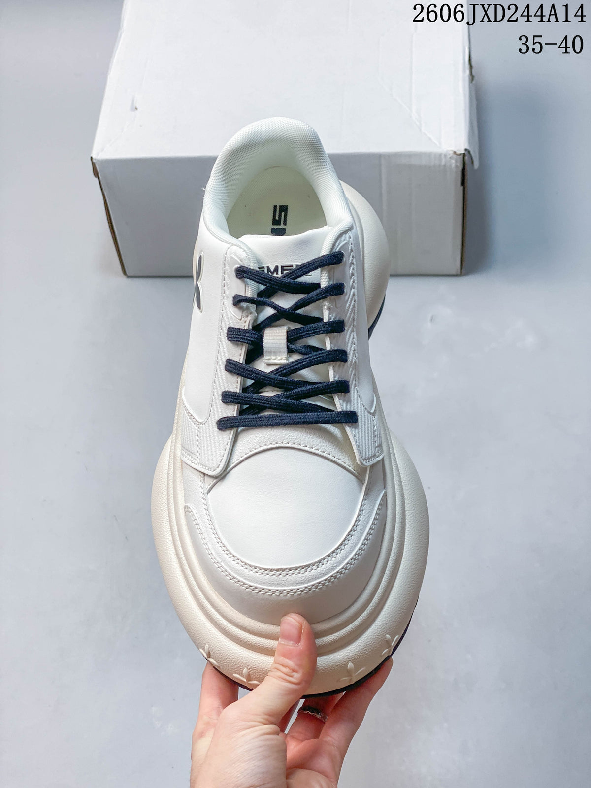 Top view of the sneaker showing navy laces and layered toe panels; image overlay shows code 2606JXD244A14 and sizes 35–40.