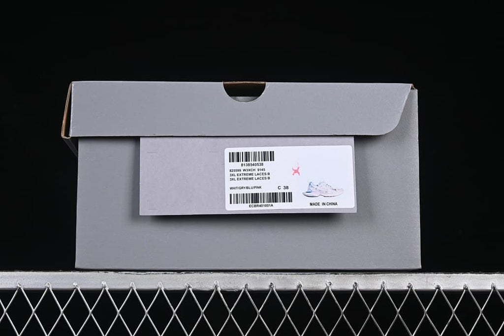 Gray shoe box label with a pictured sneaker and size C 38