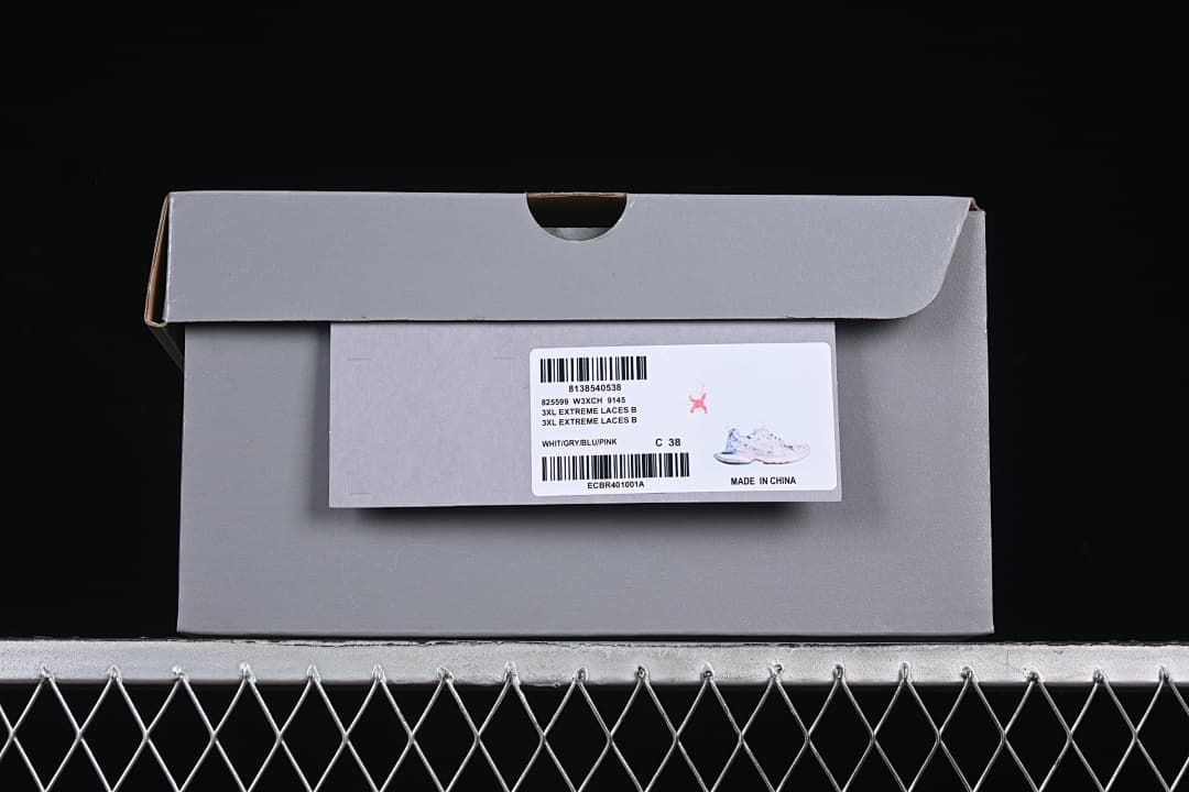 Gray shoe box label with a pictured sneaker and size C 38