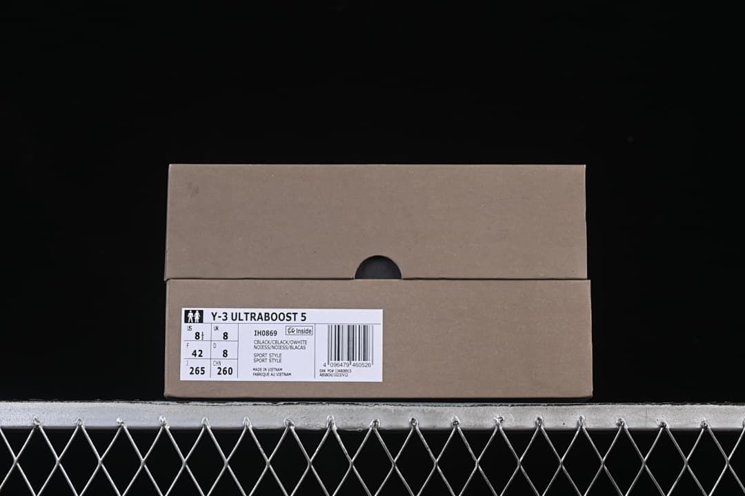 Shoebox label identifying the Y-3 Ultraboost 5, style IH0869, and sample size EU 42.