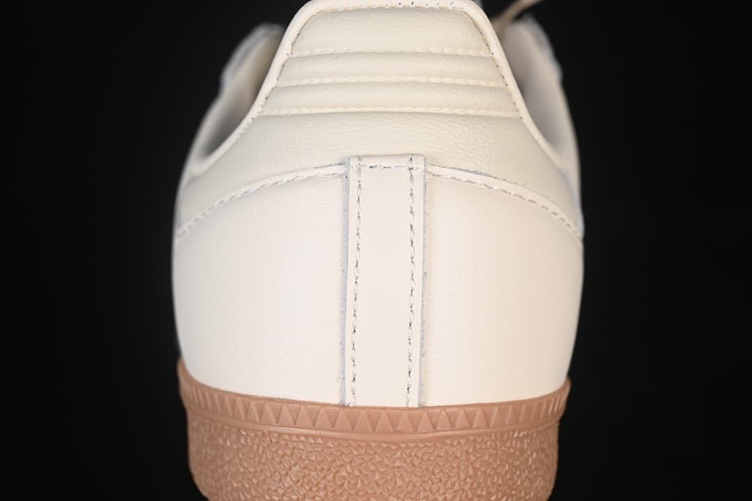 Close-up of the heel and gum-colored outsole